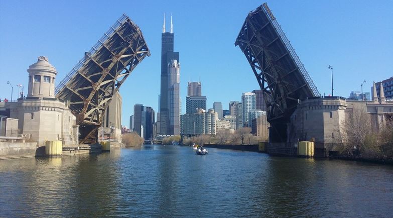 pont-levant-ouvert-passage-bateau-chicago