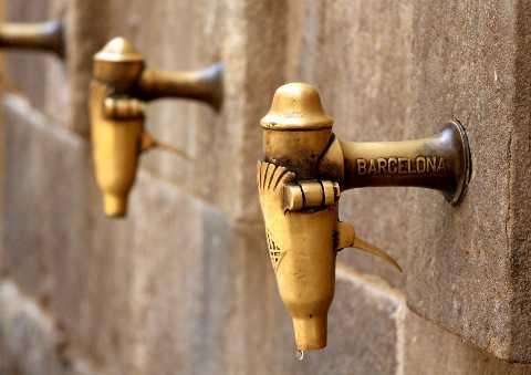 barcelona-robinet_grav_au-nom_de_la_ville_illustration_pretexte