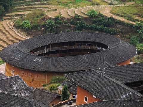 oval-shape-tulou-by-Gislin