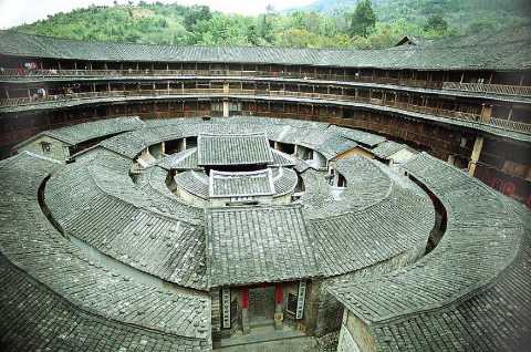 King-of-Tulou-by-Gisling