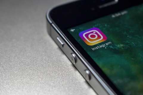 logo-instagram-sur-portable-illustration-pretexte
