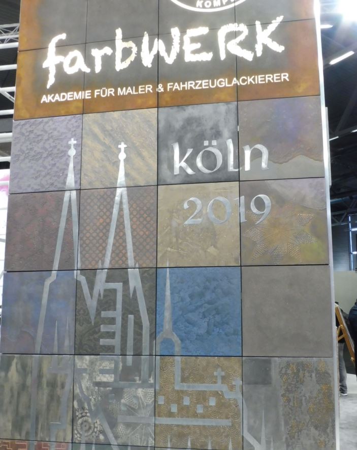 FAF-2019-panneau-avec-elements-decoratifs-metallises