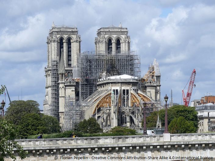 vue-ensemble-notre-dame-de-paris-apres-incendie