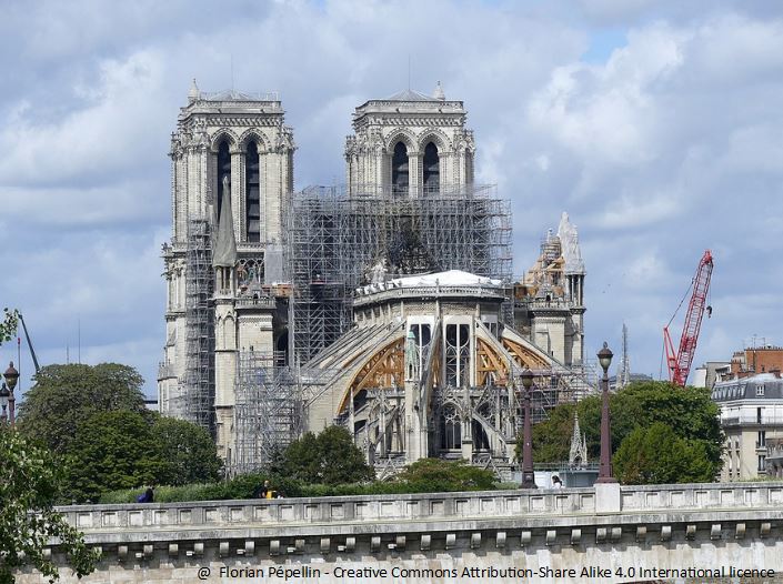 vue-ensemble-notre-dame-de-paris-apres-incendie