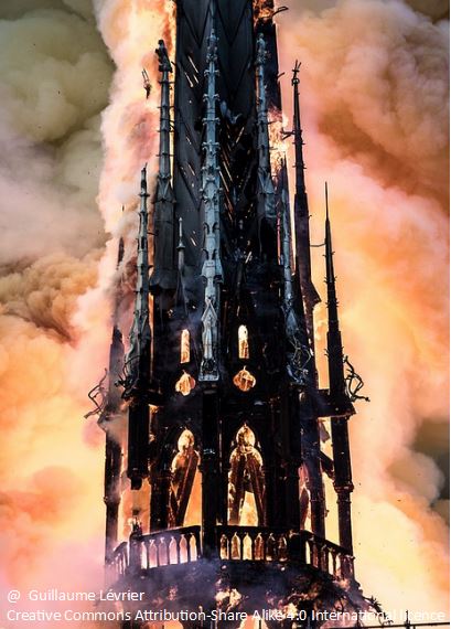 fleche-en-feu-Notre-Dame-de-Paris-15-avril-2019-by-guillaume-levrier