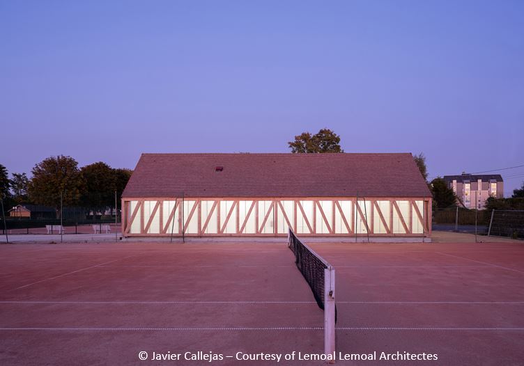 Cabourg-bureau-lemoal-facade-avant-eclairage-nocturne