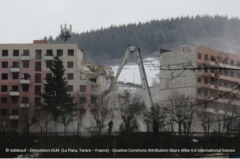 Démolition-HLM-la-Plata-Tarare-France-by-Sebleouf