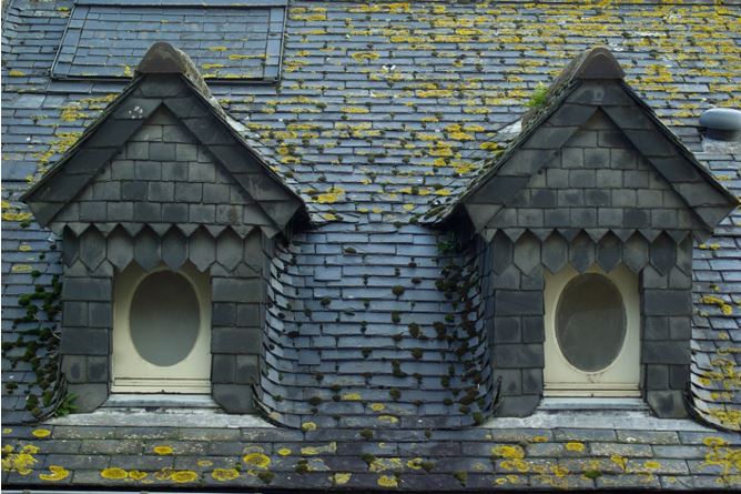 toiture-ardoise-fenetres-avec-noues-rondes