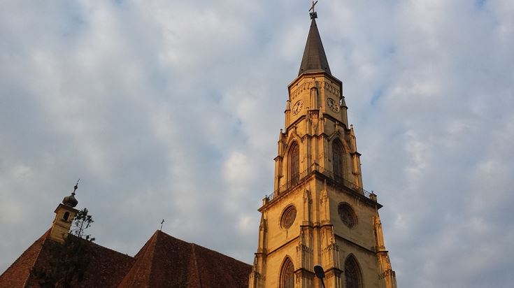 clocher-eglise-avec-croix