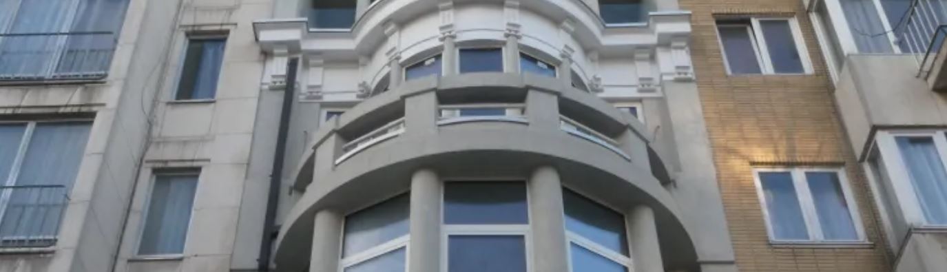 Carnoy-photo-detail-rehausse-facade-boulevard-general-jacques-ixelles