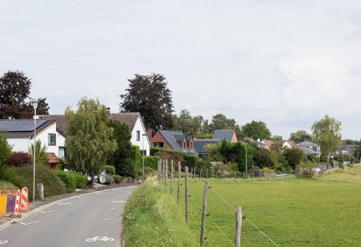 mubw-photo-rue-village-maison-pature