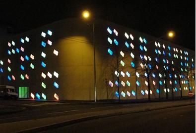 maison_de_l'emploi_Saint_Etienne_Loire_eclairage_nocturne_by_Julien_Bertrand