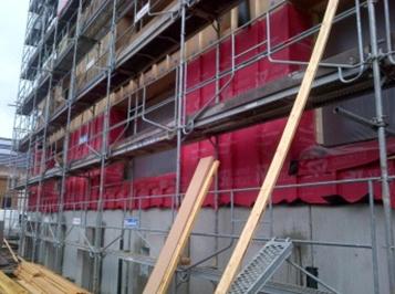 Pagnoux_facade_en_construction_avec_parepluie